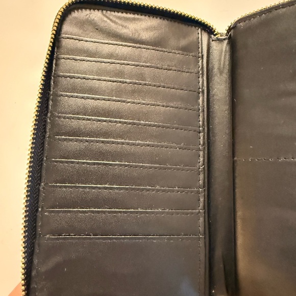 Nanette Lepore Black And White Stripped Zip Around Wallet CC Holders Coin Pouch - Picture 5 of 15